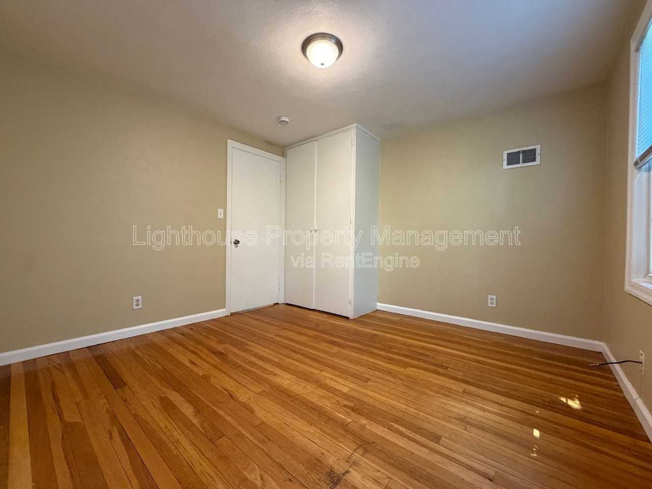 1447 Giddings Ave Se #2 - Photo 7 of 18