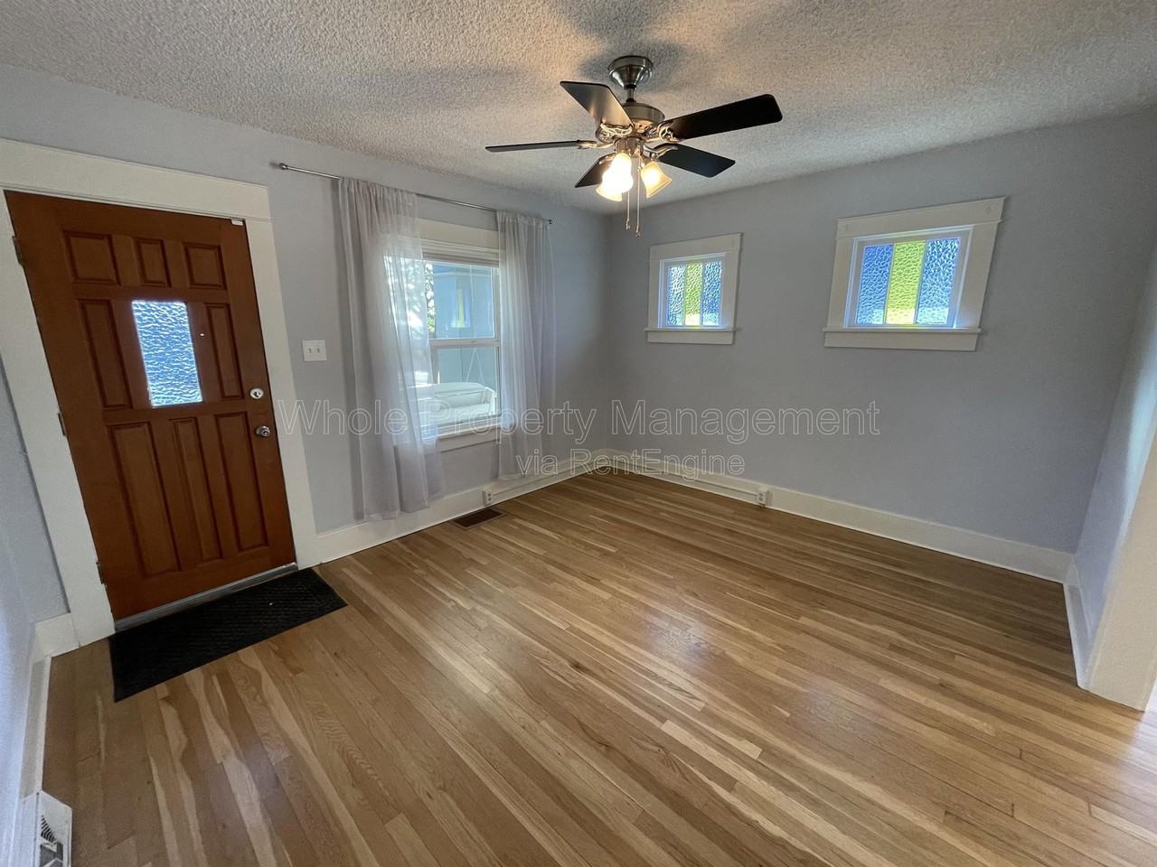 4909 Beach Ct - Photo 6 of 44