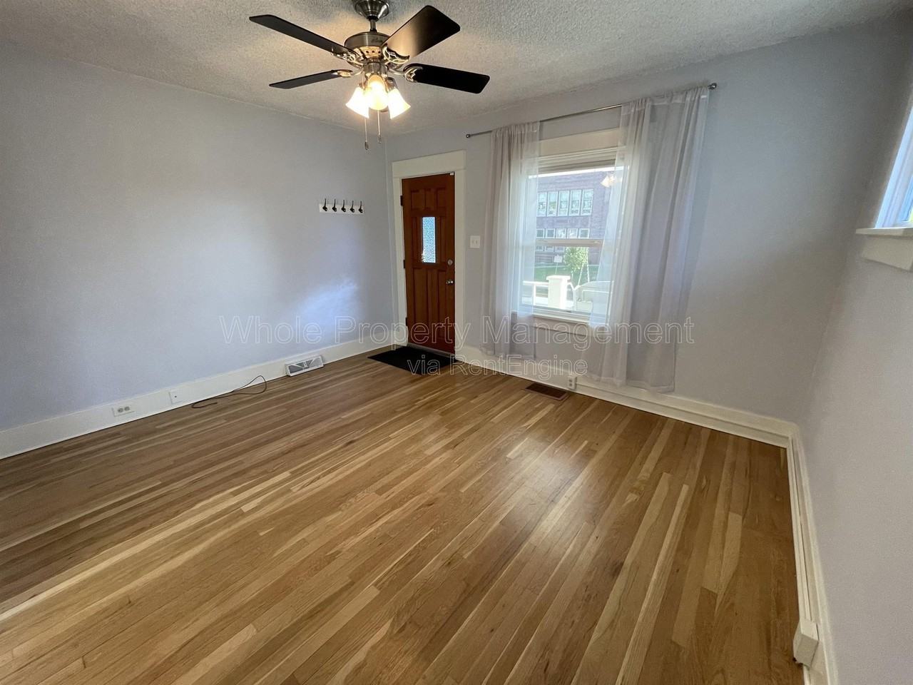 4909 Beach Ct - Photo 7 of 44