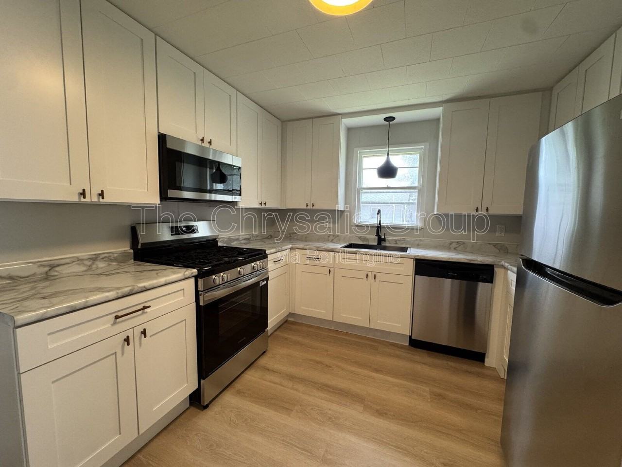 122 Lawndale Ave - Photo 3 of 8