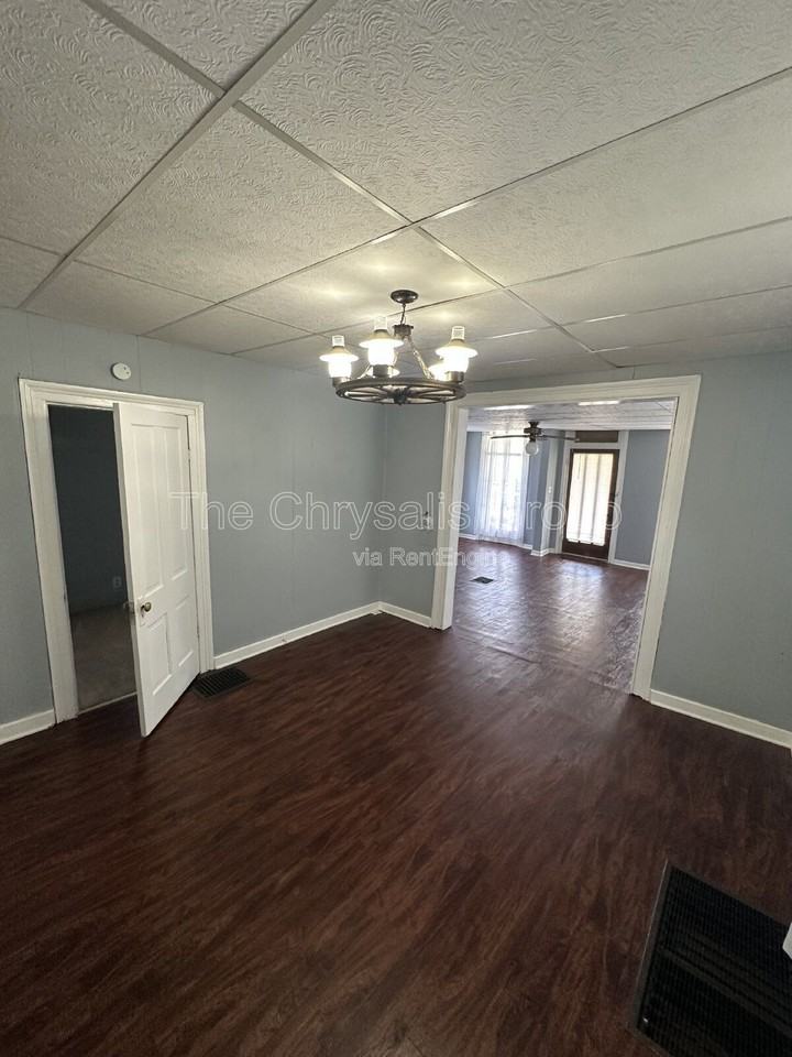 1305 W Jefferson St - Photo 3 of 6