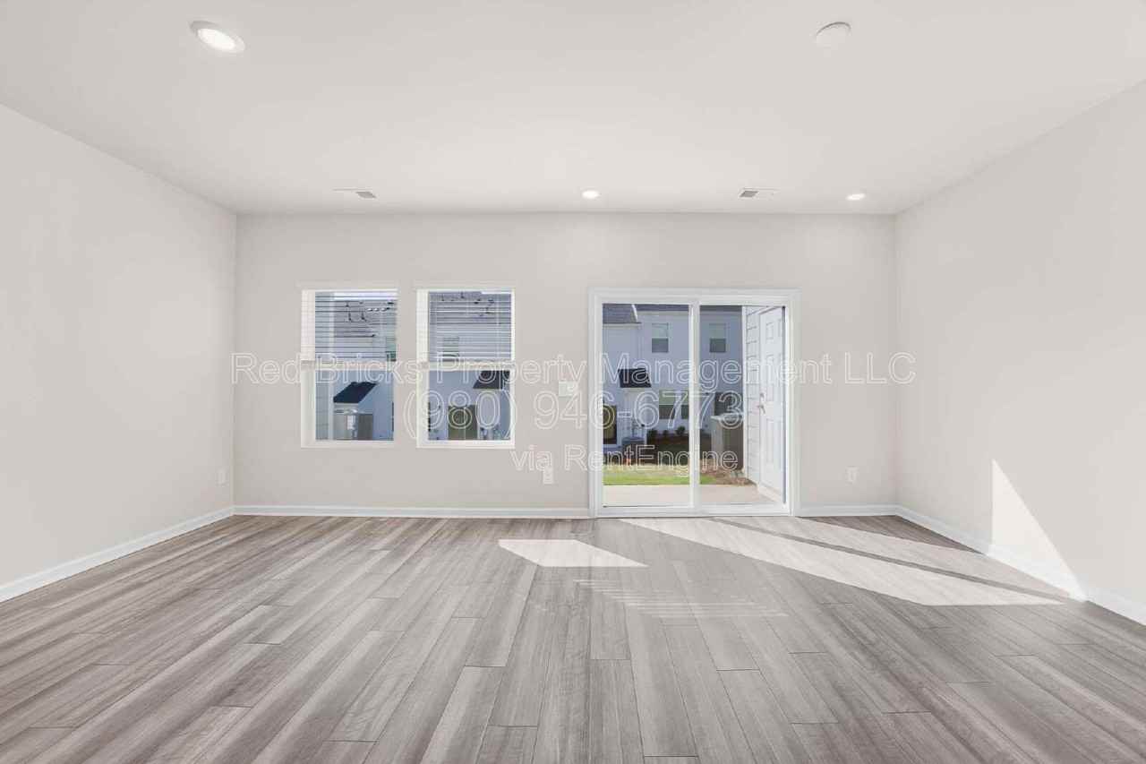 5543 Worrell Way - Photo 4 of 20