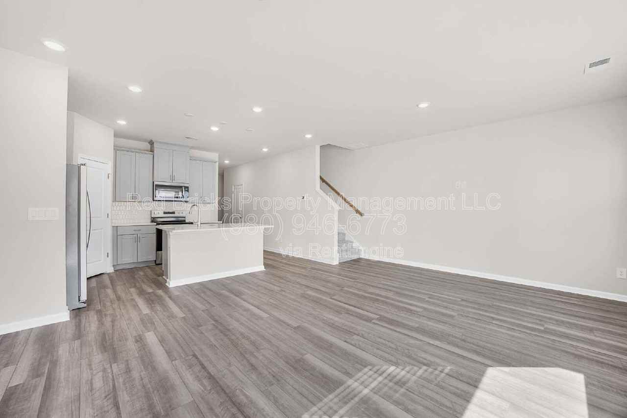 5543 Worrell Way - Photo 6 of 20