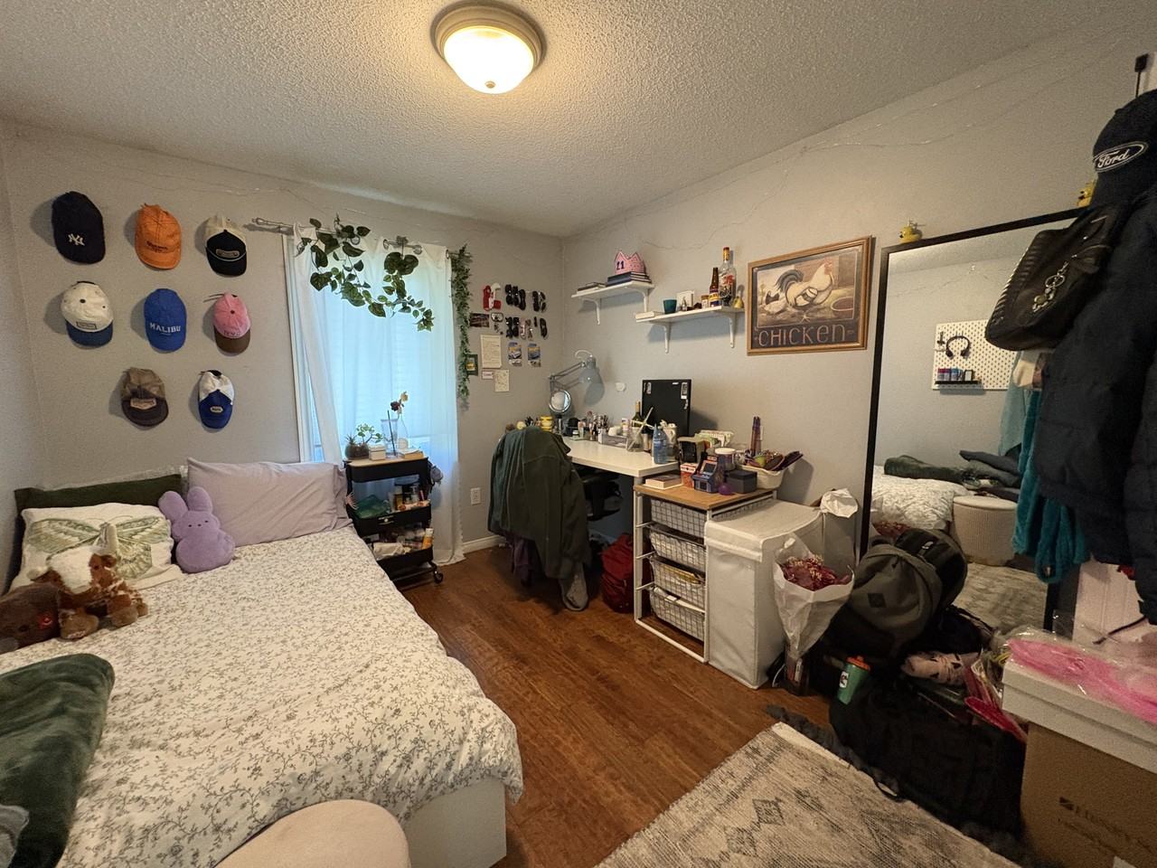 51 Roehampton Cres - Photo 3 of 7