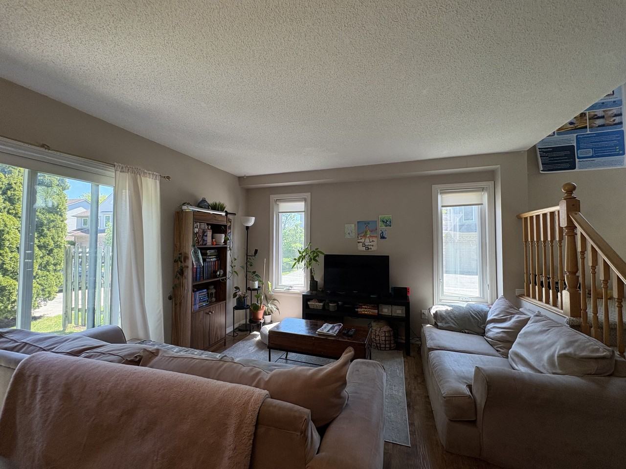 51 Roehampton Cres - Photo 5 of 7