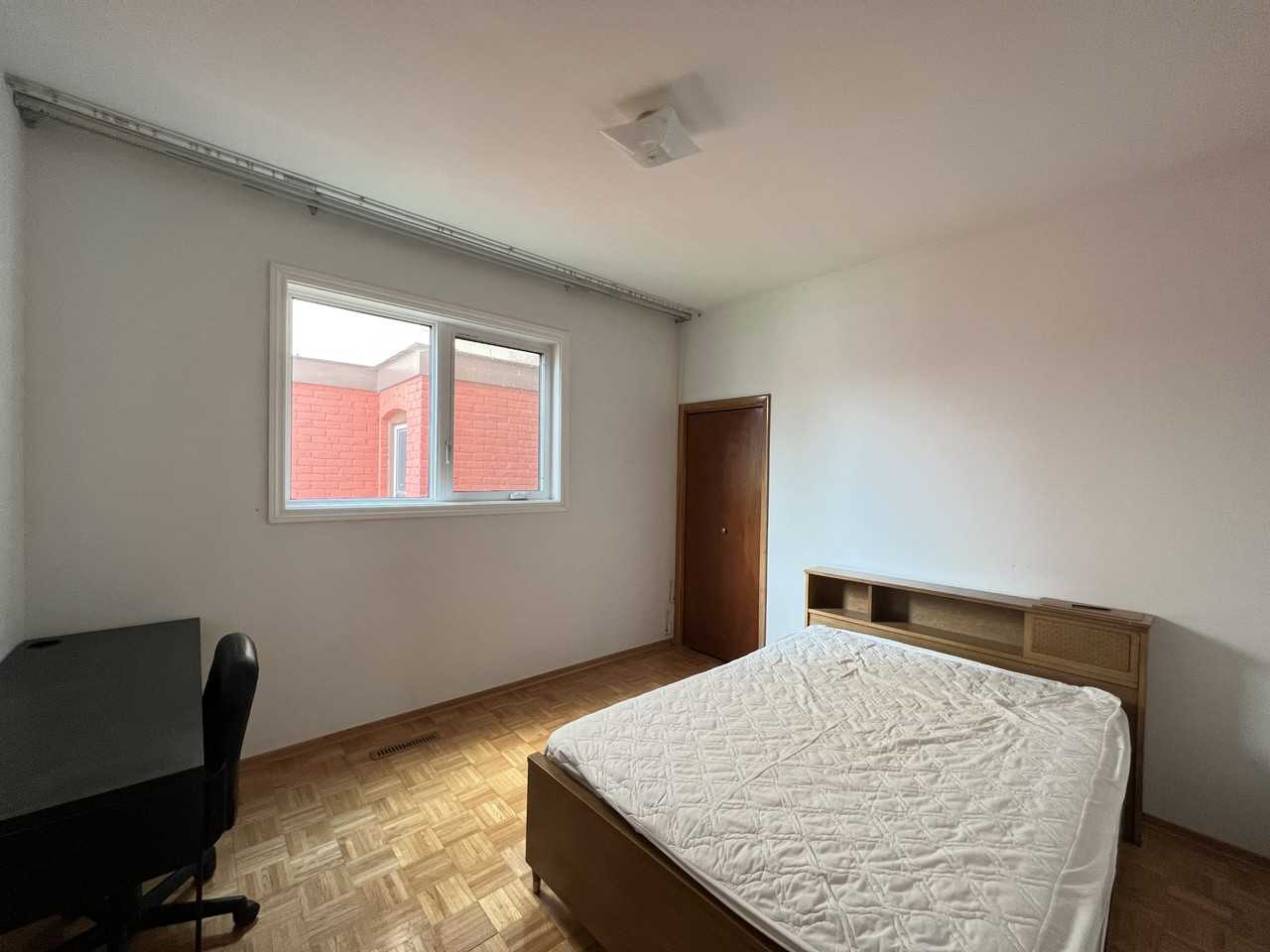 368 Dufferin St - Photo 5 of 13