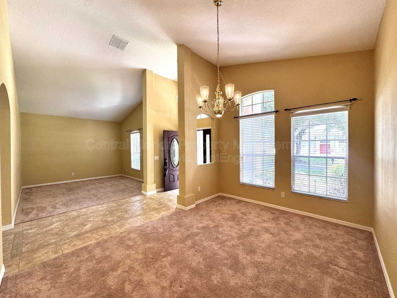 10118 Shortwood Ln - Photo 3 of 35