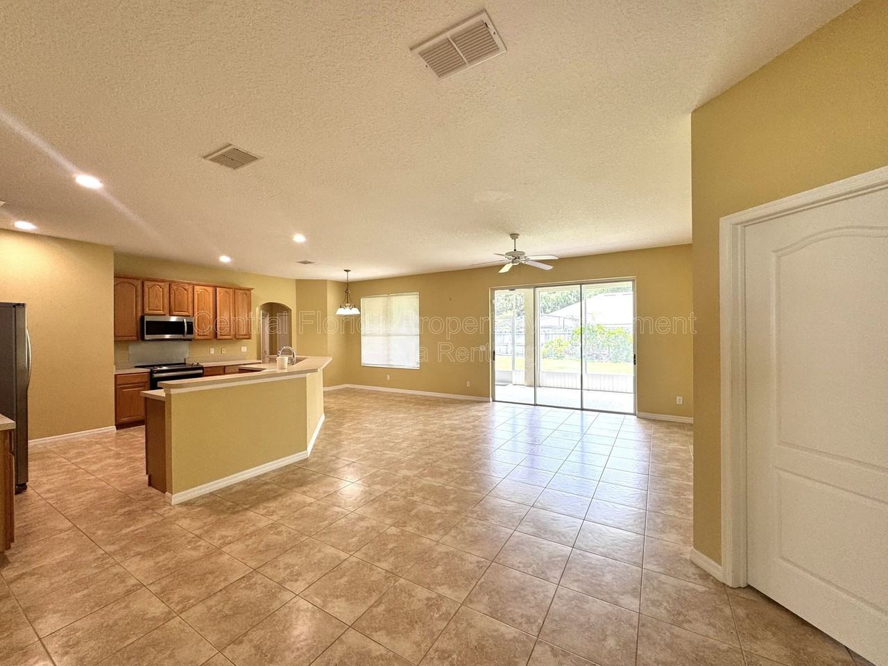10118 Shortwood Ln - Photo 7 of 35