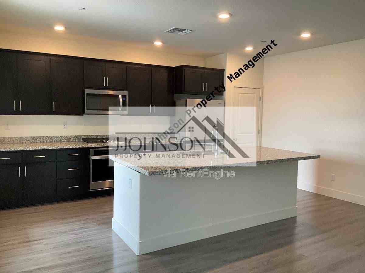 994 Osprey Dr - Photo 2 of 13