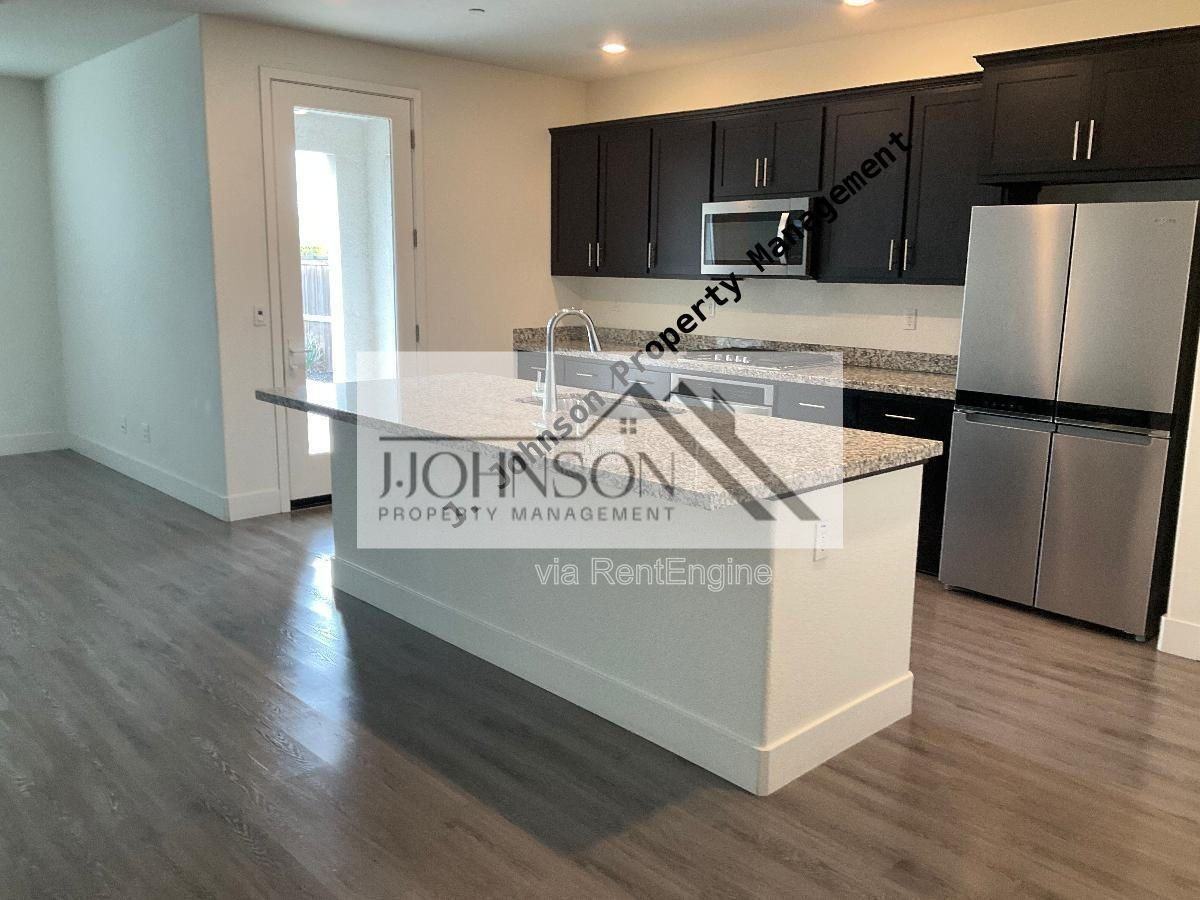 994 Osprey Dr - Photo 3 of 13