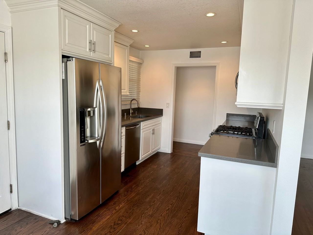 1200 Wilson Ave - Photo 5 of 21