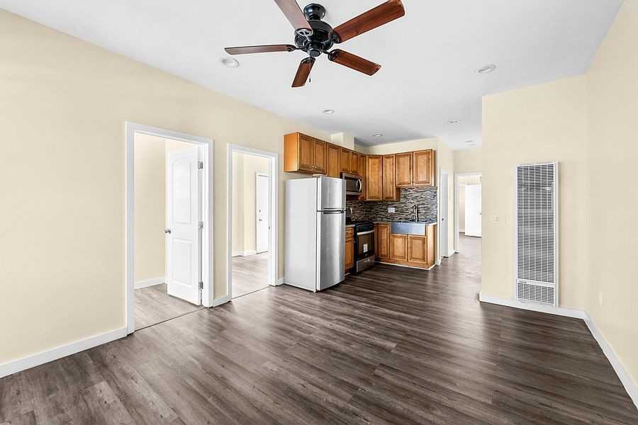 1050 W 57th St #1050-25 - Photo 2 of 33