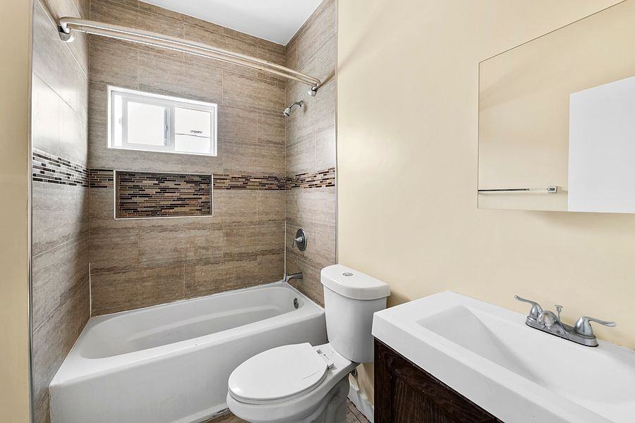 1050 W 57th St #1050-25 - Photo 6 of 33