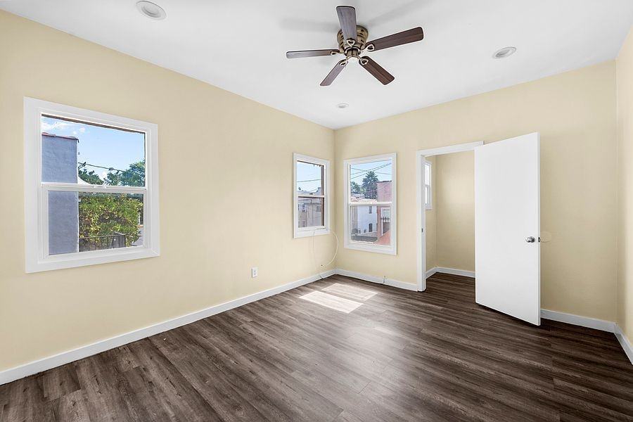 1050 W 57th St #1050-25 - Photo 7 of 33