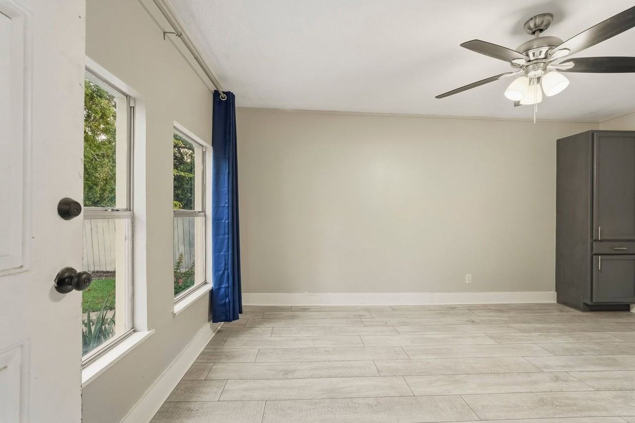 406 Gresham St - Photo 2 of 27