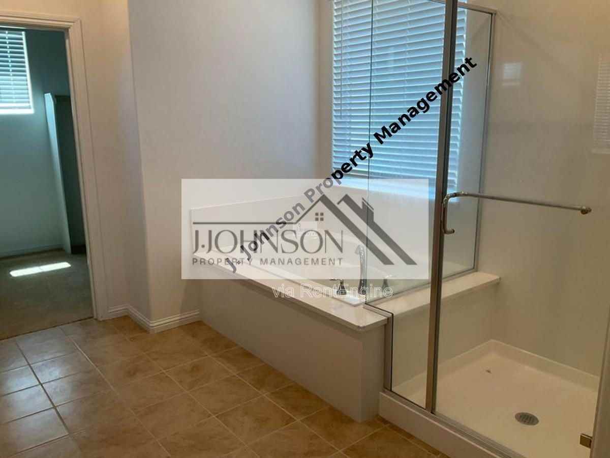 2717 Rabbit Hollow Dr - Photo 3 of 23