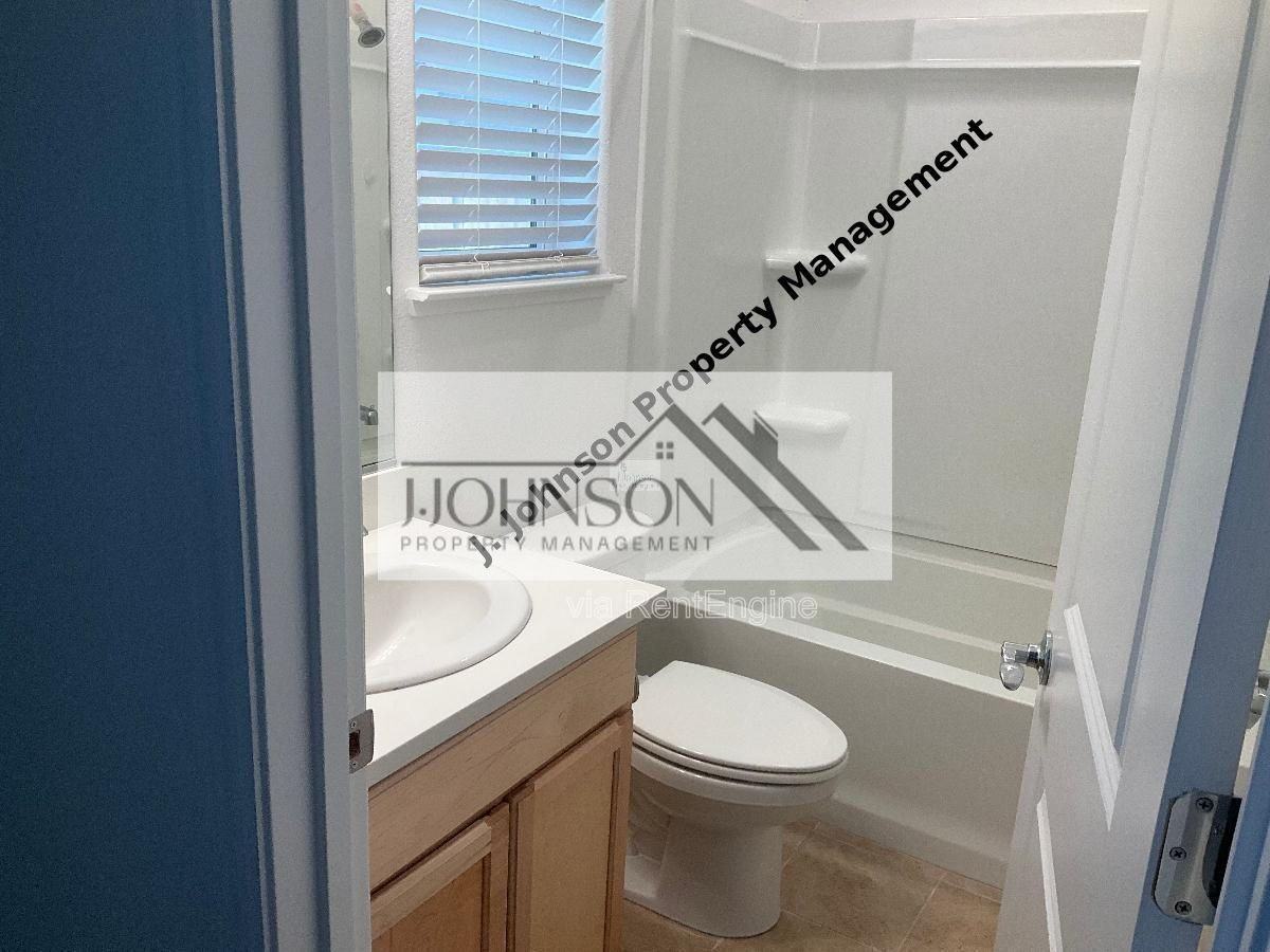 2717 Rabbit Hollow Dr - Photo 4 of 23