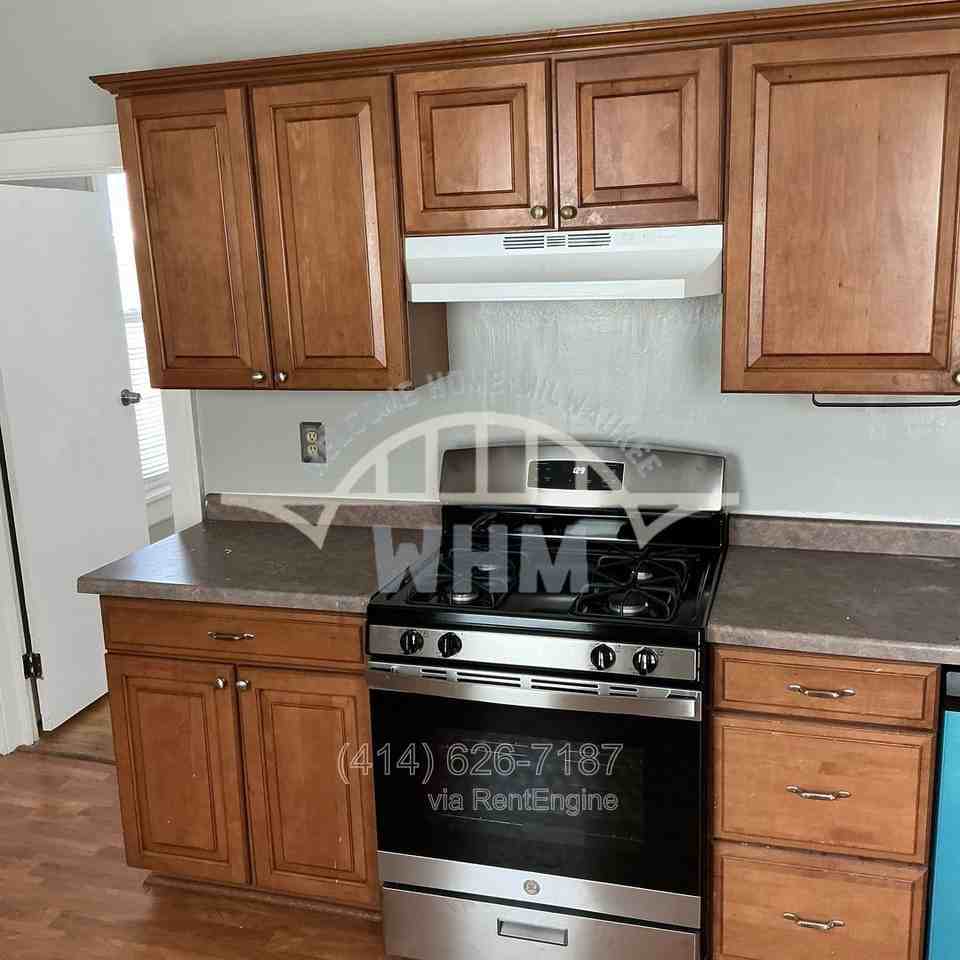 2445 S Austin St - Photo 2 of 6