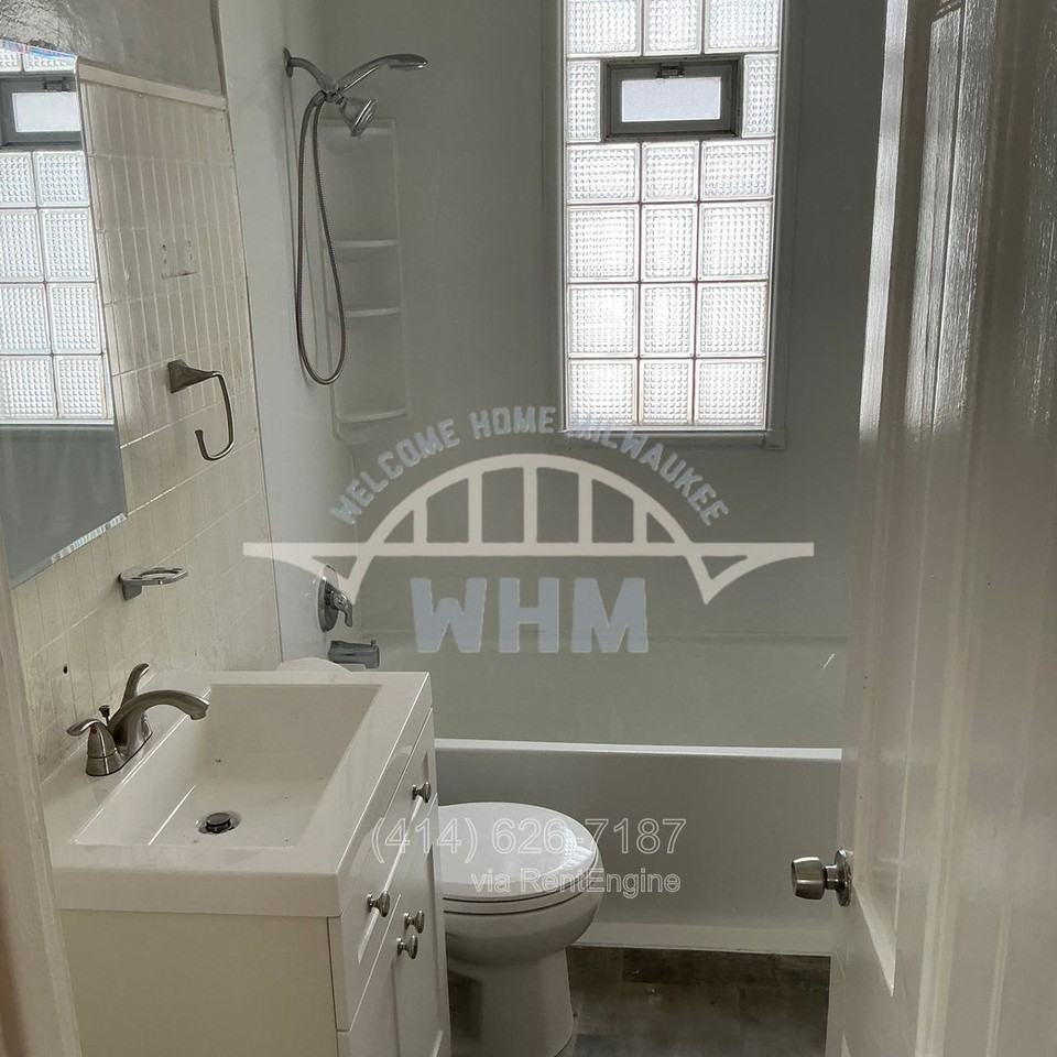 2445 S Austin St - Photo 6 of 6