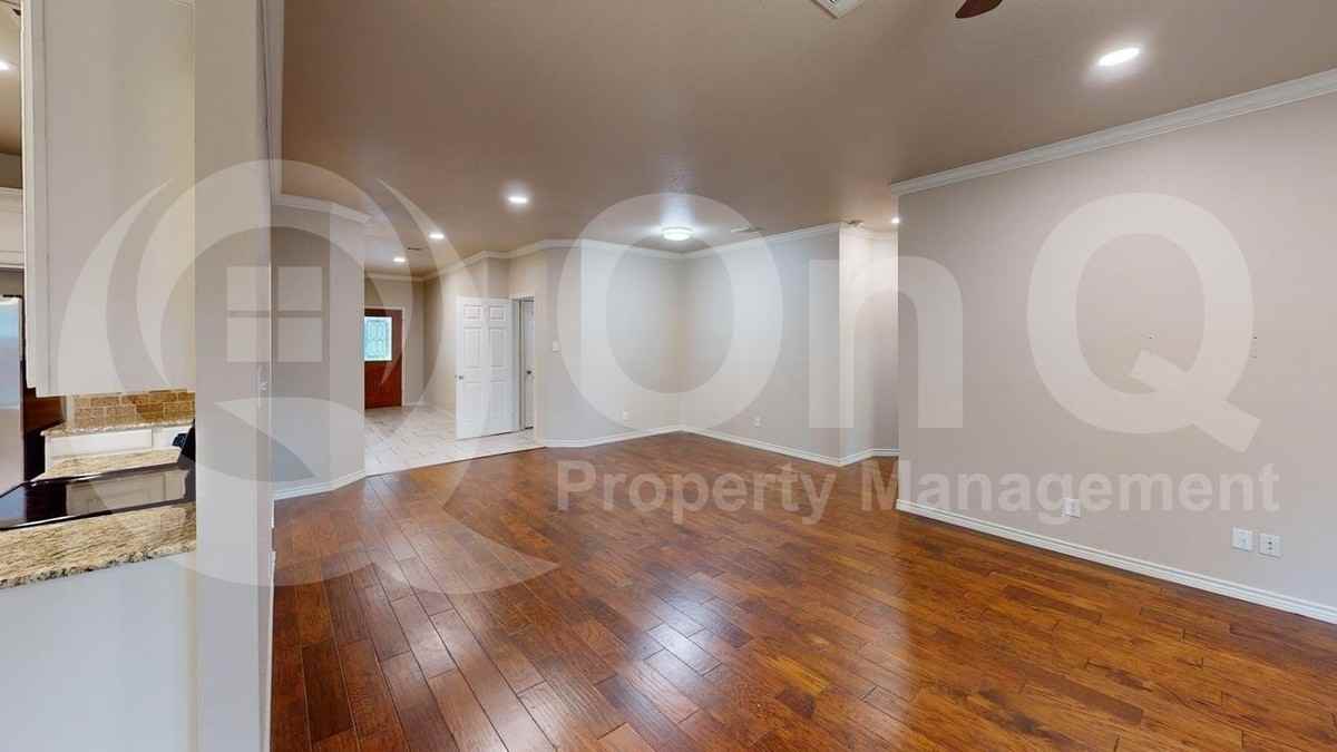 4828 Curzon Ave - Photo 3 of 18
