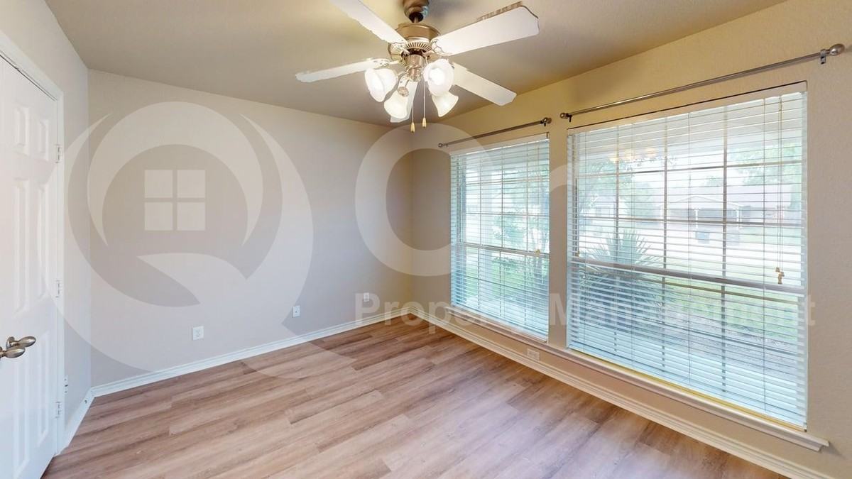 4828 Curzon Ave - Photo 5 of 18