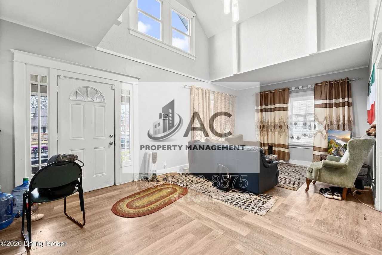 1456 Beech St - Photo 3 of 36