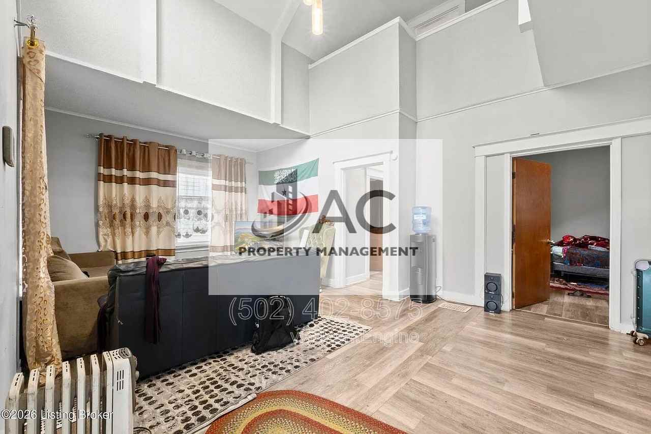 1456 Beech St - Photo 4 of 36