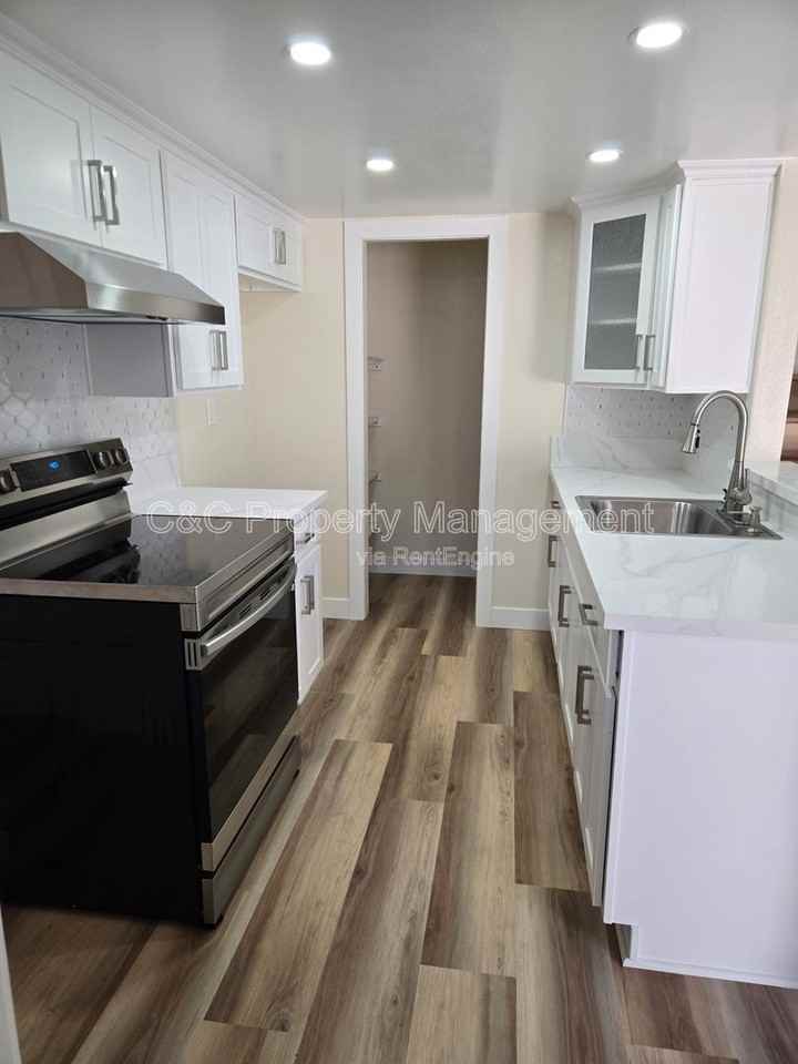 10361 Iona Way - Photo 3 of 6