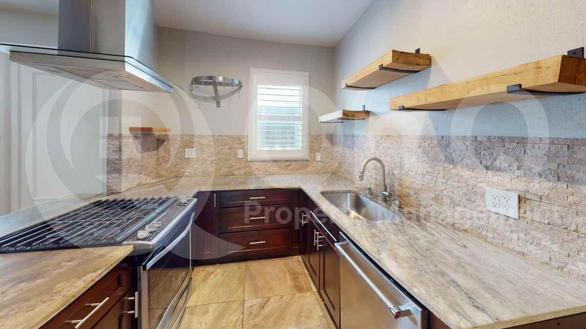 642 N Tyler St - Photo 6 of 26