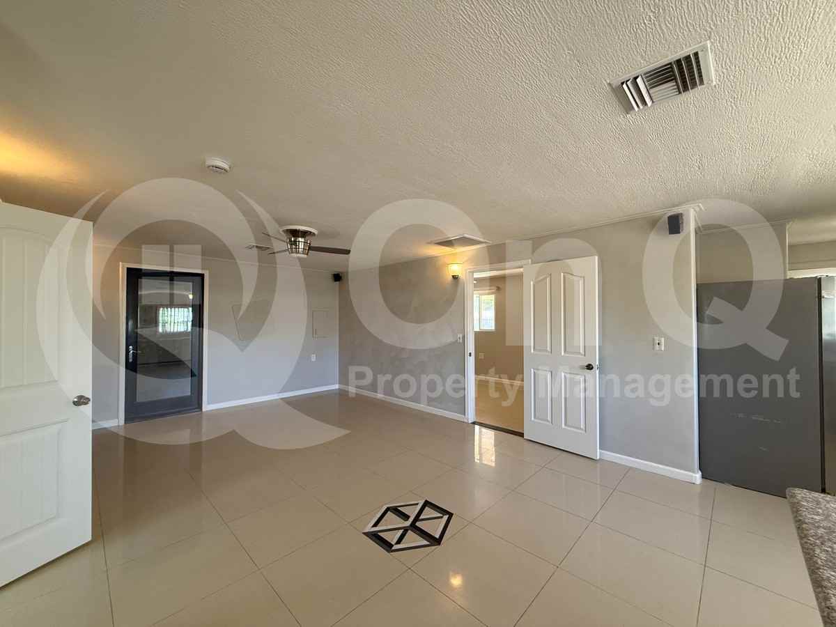 3838 E Seneca St - Photo 3 of 29