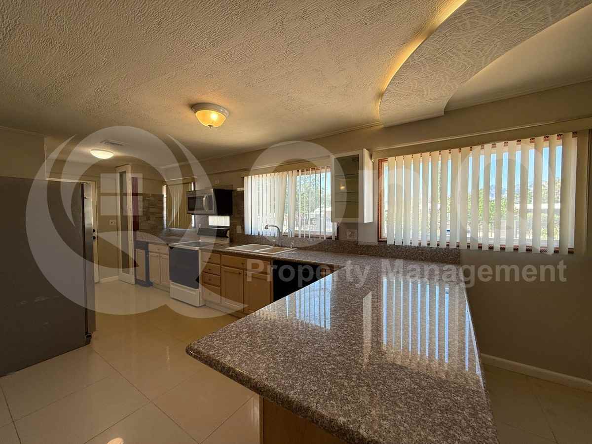 3838 E Seneca St - Photo 5 of 29