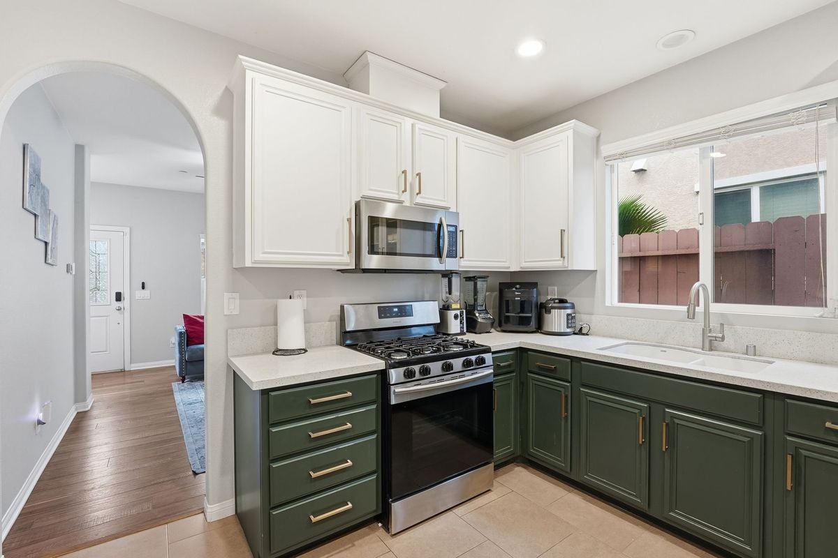 522 Mary Ln - Photo 2 of 10