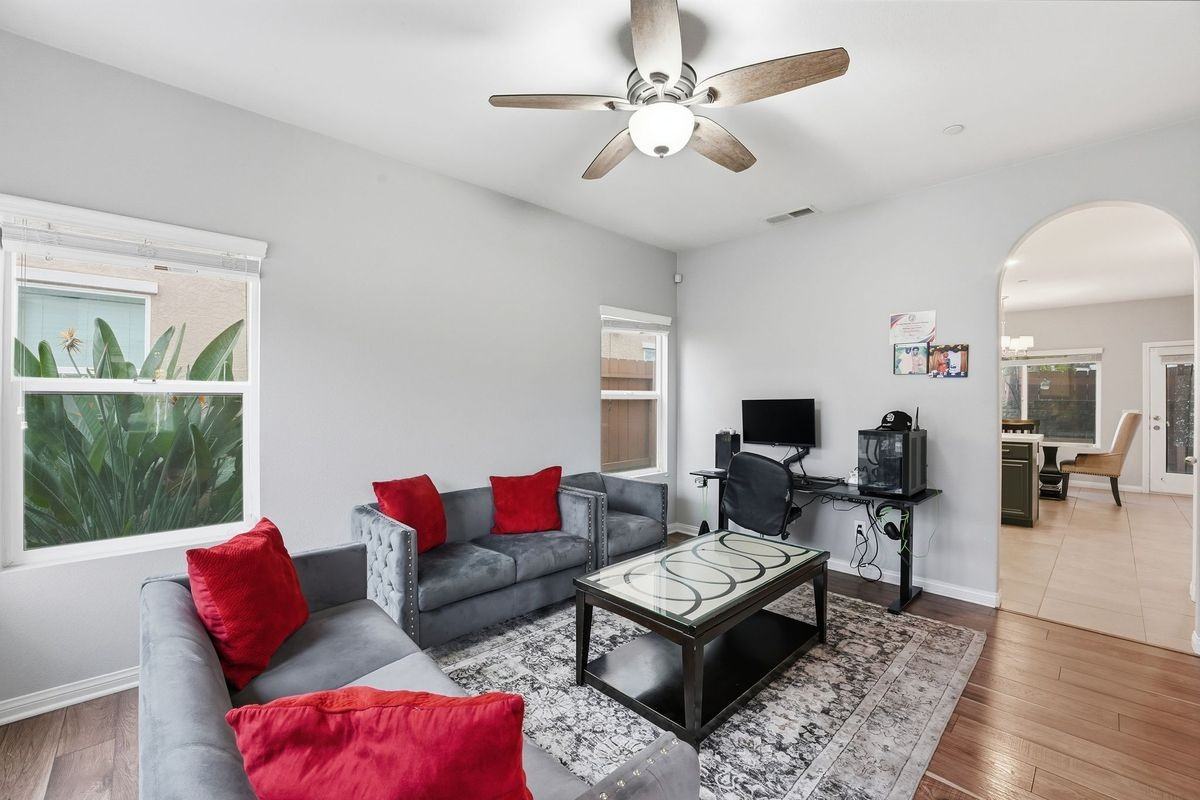 522 Mary Ln - Photo 4 of 10