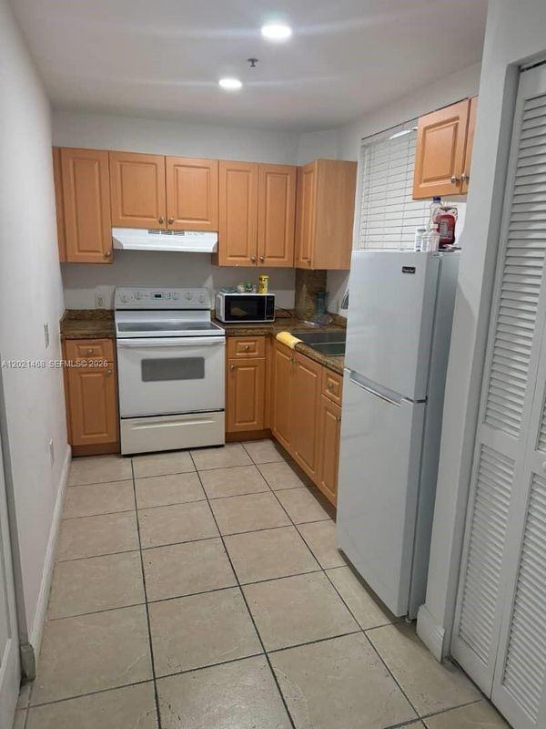 2210 Nw 34th St ##101 - Photo 2 of 3