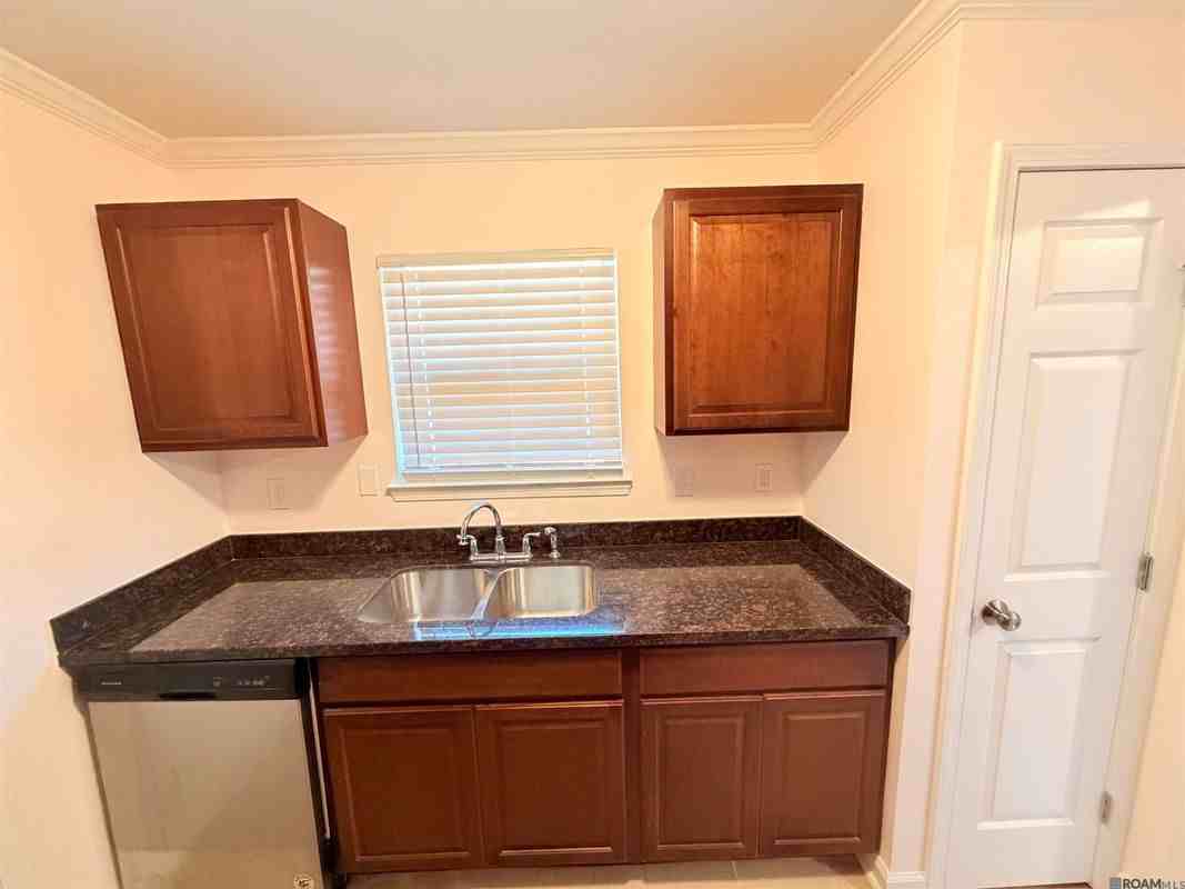 10048 El Scott Ave - Photo 7 of 17