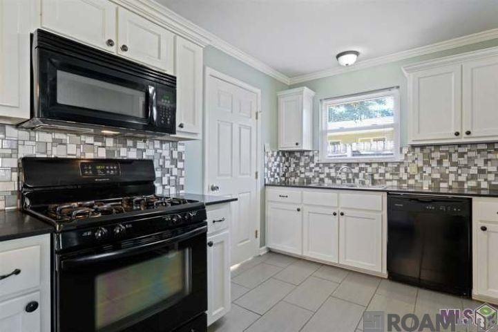 11034 Old Hammond Hwy - Photo 2 of 15