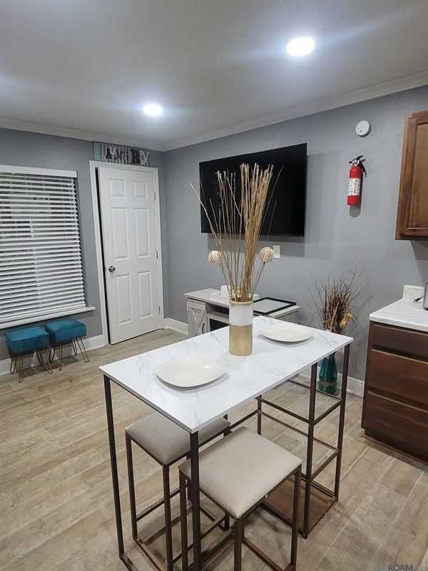 281 Chatsworth St - Photo 2 of 7