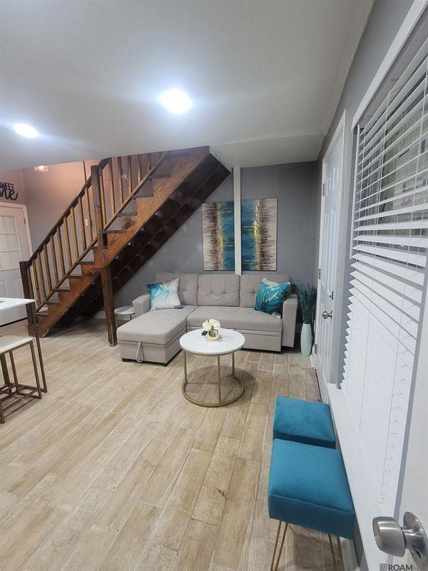 281 Chatsworth St - Photo 3 of 7