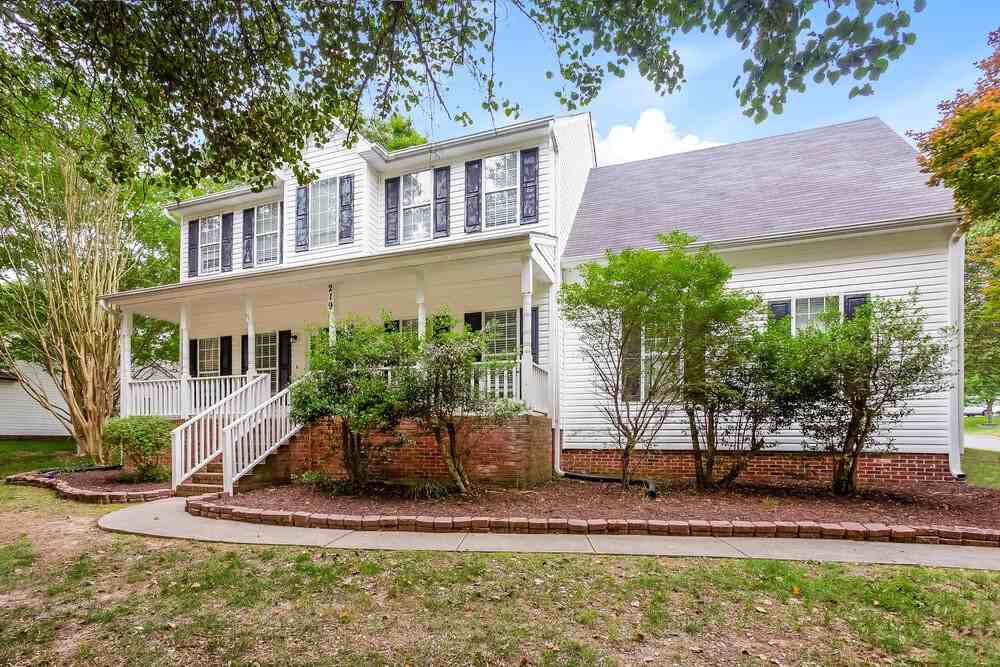 219 Forest Pond Rd - Photo 4 of 17
