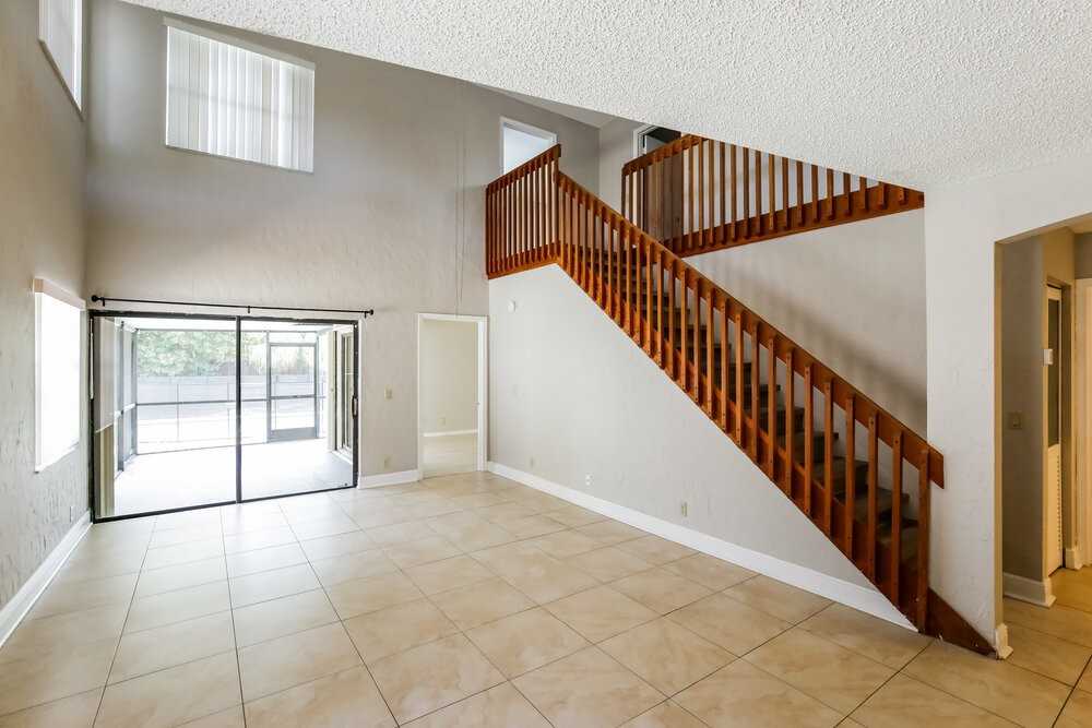 578 Lakeside Cir - Photo 5 of 17