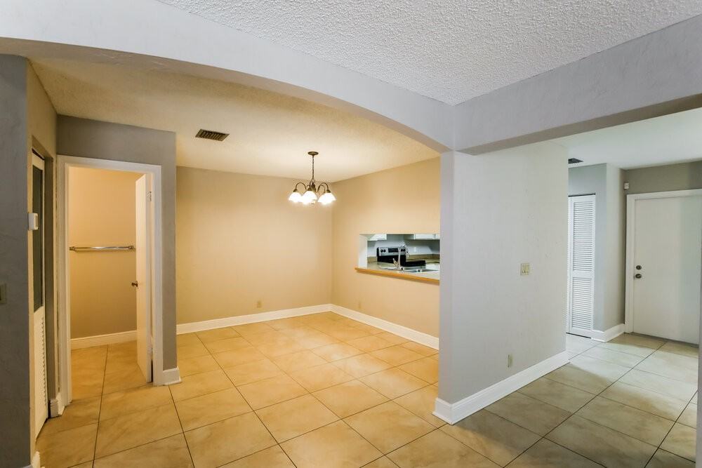 578 Lakeside Cir - Photo 7 of 17