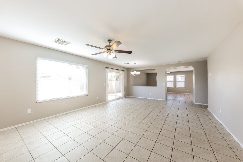 10509 W Angels Ln - Photo 3 of 16
