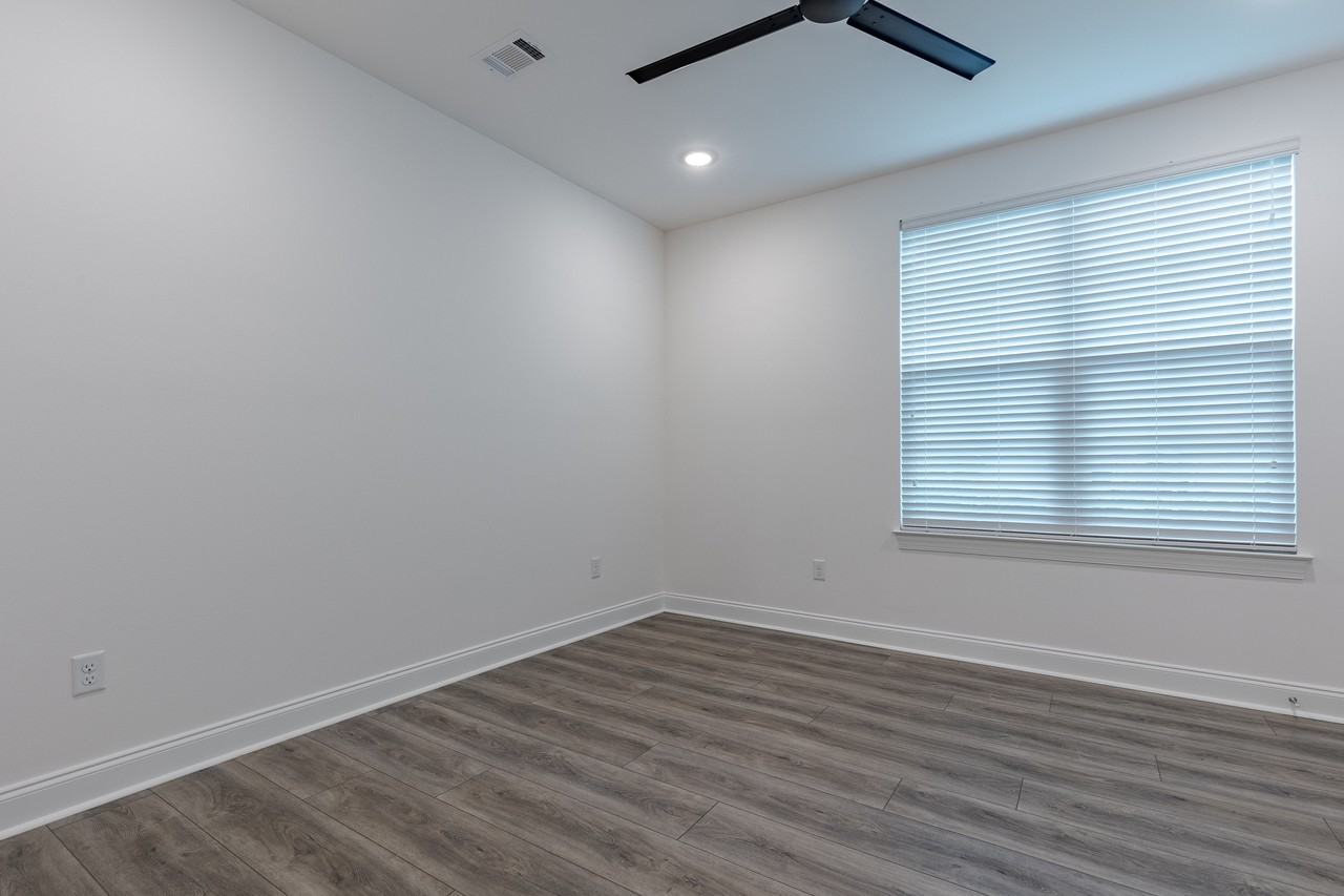 Residences at 393 North Apartments - Photo 4 of 20