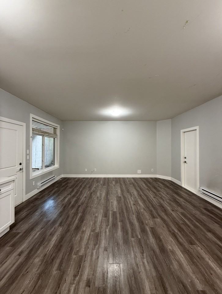 16318 28 Avenue - Photo 2 of 7