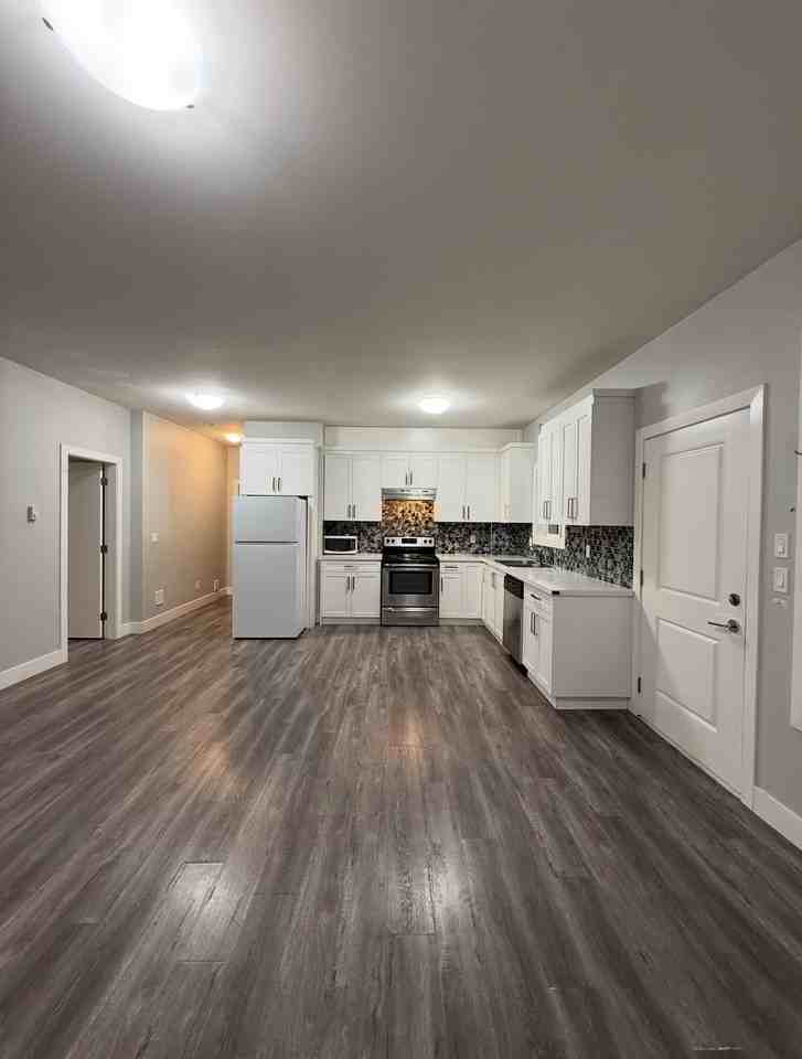 16318 28 Avenue - Photo 3 of 7
