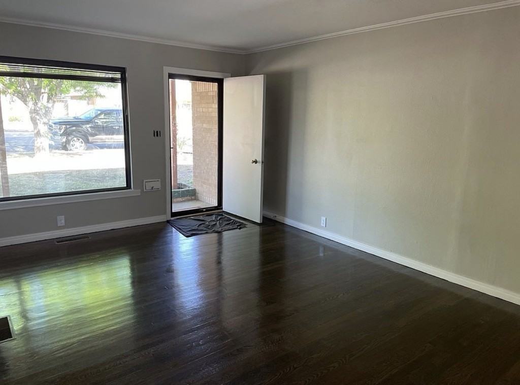 2030 Crockett St - Photo 2 of 10