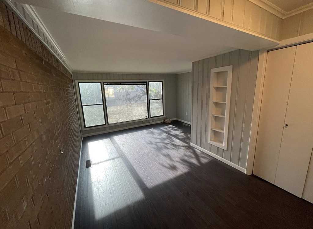 2030 Crockett St - Photo 5 of 10