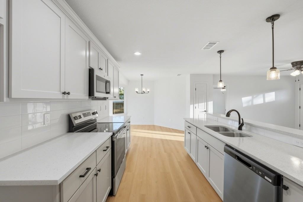 121 Elder St - Photo 3 of 11
