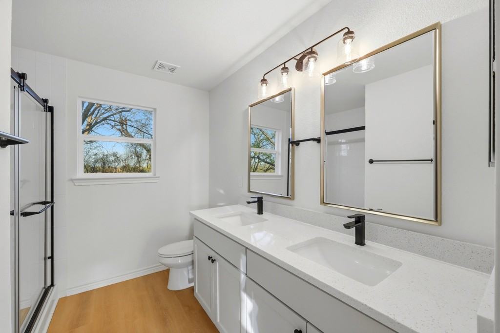 121 Elder St - Photo 4 of 11