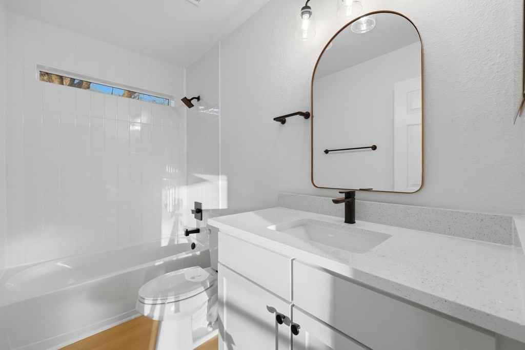 121 Elder St - Photo 5 of 11